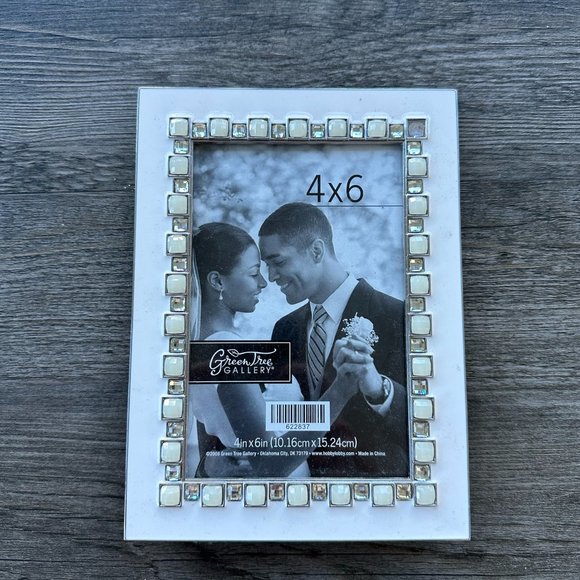 4" x 6" NEW Decorative White Wedding Picture Frame - Green Tree Gallery - Picture 1 of 2